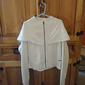 I'm selling a mondetta